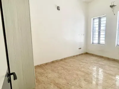 Upstairs Single Room in Shared Apartment