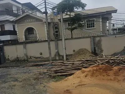 Old 5 Bedroom Fully Detached Duplex