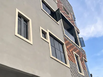 Luxury 2 Bedroom Flat with Wardrobe &solar Power