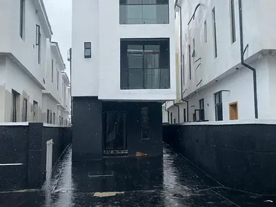 Newly Built & Spacious 2 Bedroom Flat