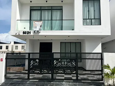 Luxurious & Elegantly Built 5 Bedroom Fully Detached