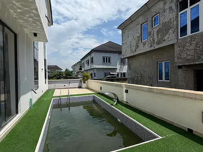 Luxurious & Spaciously Built 5 Bedroom Full Detached
