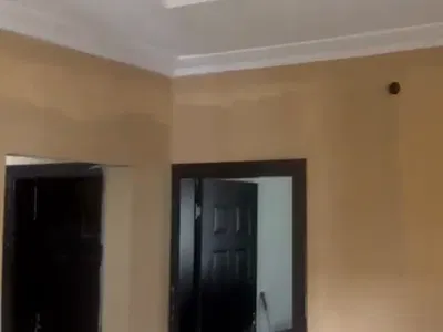 2 Bedroom Flat Upstairs (Still Tenanted)