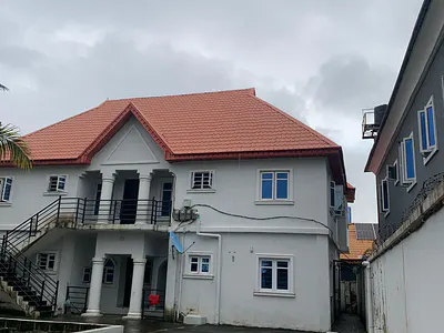 Standard 2bedroom Apartment Upstairs in an Estate 3minutes to Express