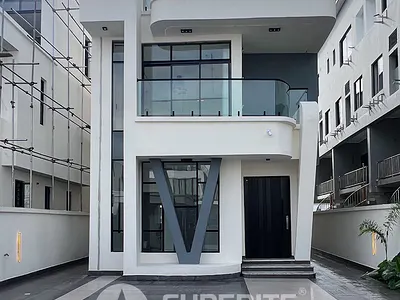 Exquisite Luxury 5-Bedroom Detached Duplex