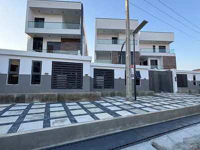 Luxury 5-Bedroom Fully Detached Duplex with BQ