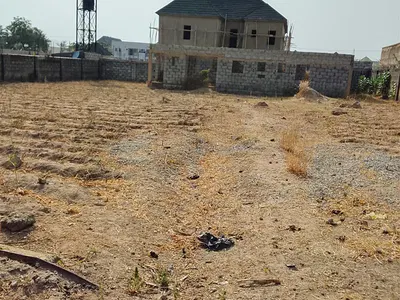 Exclusive Land in an Exclusive Estate