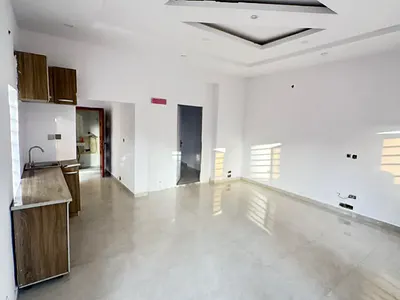 Spacious Well Converted 1 Bedroom and Parlor (Mini-Flat) Downstairs