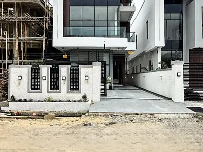 Luxury 5 Bedroom Detached Duplex with Pool Gym BQ