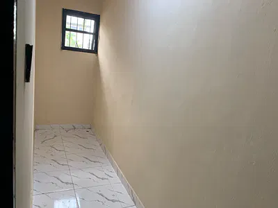 Nicely Renovated N Spacious 2-Bedroom Up Flat Rooms Ensuite