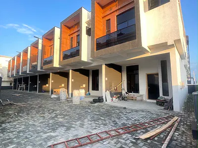 Well Built 3bed 3bath 2cars Terrace Duplex