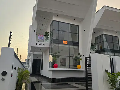 Luxury 5bedroom Fully Detached Duplex for