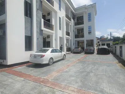 Very Clean and Spacious 2 Bedroom Flat Upstairs Close to Express