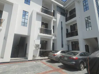 Luxury Sharp 2bedroom Apartment Upstairs