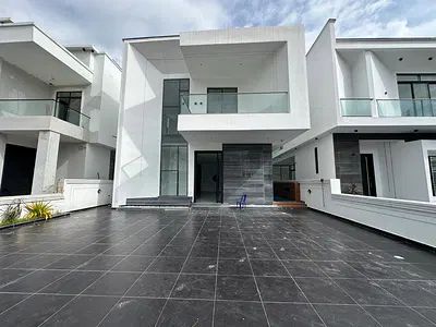 Stunning 5 Bedroom Detached Duplex with a Swimming Pool and BQ