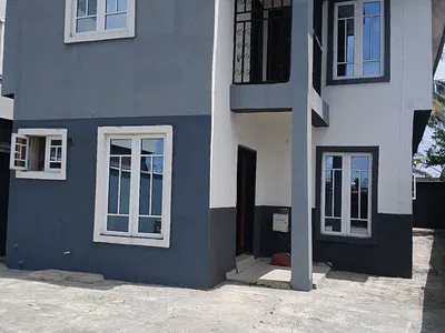Fully Detached 4 Bedrooms Duplex