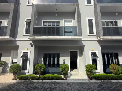 4-Bed Luxury Duplex with BQ & Modern Fittings