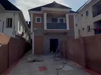 Specious Distress 3bedroom Duplex