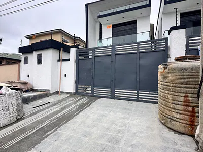 Luxurious 5bedroom Duplex on 1 Floor