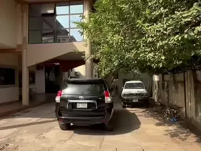 7-Bedroom Luxury Duplex with 2-Bedroom Guest Chalet & BQ on 1, 200