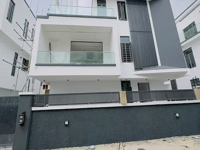 Newly Built 5 Bedroom Fully Detached Duplex with a Room BQ