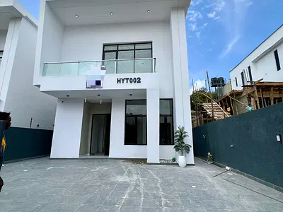 Lovely 4 Bed Luxury Detached Duplex with BQ