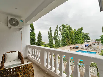 Luxury Furniture 4 Bedroom Service Apartment Water View