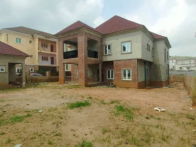 Newly Built Semi-Detaced Bedroom Duplex