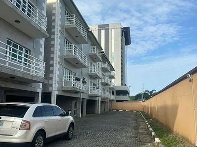 New 3 Bedroom Fully Serviced Apartment in Victoria Island