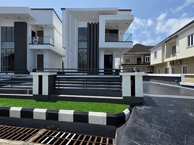 Luxury Brand New 5bedrooms Fully Detached Duplex with Swimming Pool