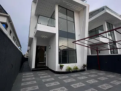 Spacious 5 Bedroom Duplex with a BQ