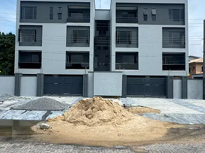 Aesthetically Pleasing 2 Bedroom Apartment Maisonette with BQ & Pool