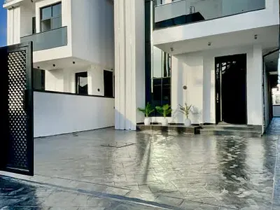 5 Bedroom Detached Duplex