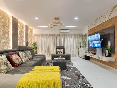 Cozy 2 Bedroom Apartment with Balcony Pool and PS5