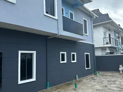 Sharp 2 Bedroom Flat
