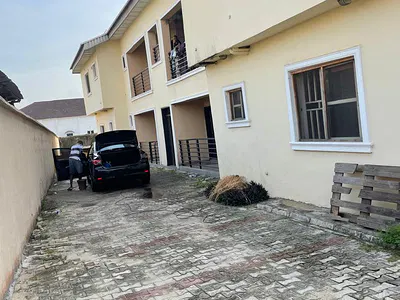 Clean 3 Bedroom Flat