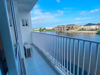 Palatially Designed Waterfront Flat (Comes with Brand New Acs)