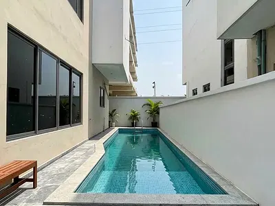 Newly Built 5 Bedroom Detached House with BQ and Swimming Pool