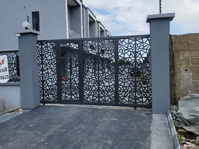 Spacious 4 Bedroom Terraced Duplex with BQ