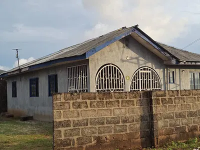 Spacious 3 Bedroom Bungalow with Carcass 5 Bedroom Bungalow at Lintel