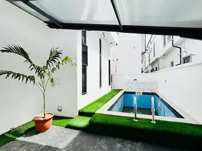 Luxurious 5bedroom Fully Detached with BQ and Swimming Pool