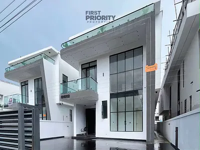 5 Bedroom Fully Detached Home