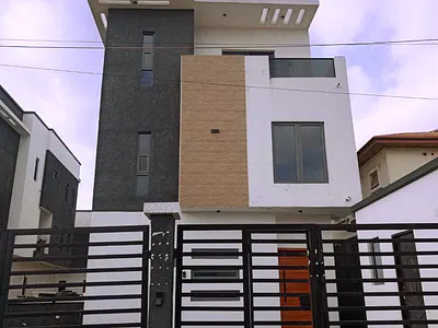 Newly Built 5 Bedroom Fully Detached Duplex