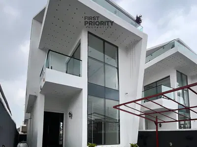5 Bedroom Fully Detached Duplex