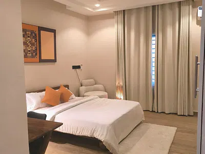 Luxury 1-Bedroom Apartment with Kitchenette and Smart Features