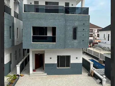 Fully Serviced and State of the Art 5 Bedroom Detached House