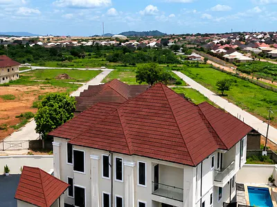 Luxury 4 Bedroom Detached Duplex on a Tarred Road