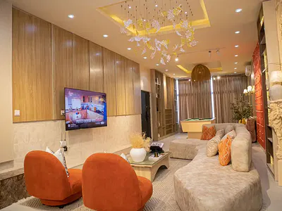 Contemporary and Tastefully Fully Furnished 3 Bedroom Apartment