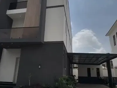 6-Bedroom Fully Detached Duplex in a Secure Estate