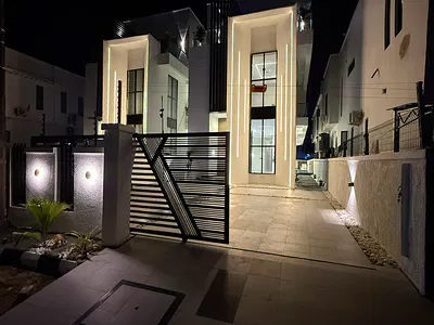 Luxury & Classy 5 Bedroom Fully Detached Duplex with BQ, Pool & Gym